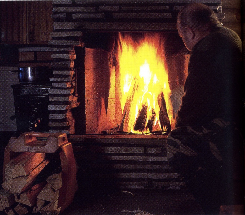 Печь для бани топится дровами