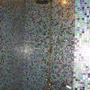 Прохорово, сруб клееный брус, душевая из люкс-элементов + мозаика ALMA перламутр + тропический душ (латунь)