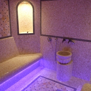 Турецкая баня с сиреневой подсветкой ИТС