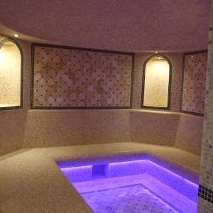 Турецкая баня с фиолетовой подсветкой ИТС